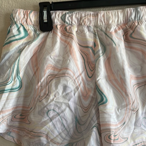 Women’s Old Navy Active Athletic Shorts Lined size large - Picture 2 of 9